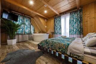 Проживание в семье GÓRALSKA VILLA APARTAMENTY Z JACUZZI & HOME SPA & Zakopane Поронин King Room with Mini Jacuzzi and Private Bathroom-11